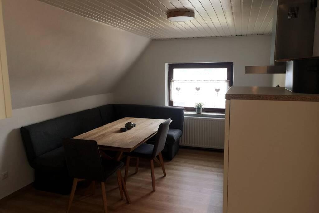 Ruhig Gelegene, Top Moderne Ferienwohnung - Hot Tub Und Sauna Gegen Aufpreis Neuhaus an Der Eger Экстерьер фото