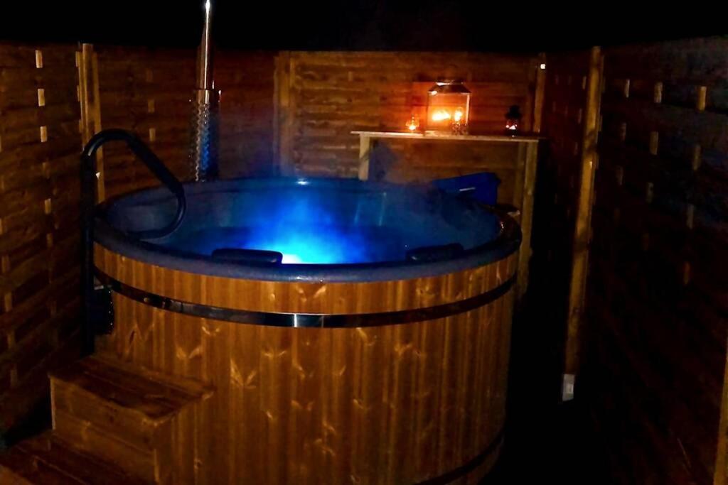 Ruhig Gelegene, Top Moderne Ferienwohnung - Hot Tub Und Sauna Gegen Aufpreis Neuhaus an Der Eger Экстерьер фото