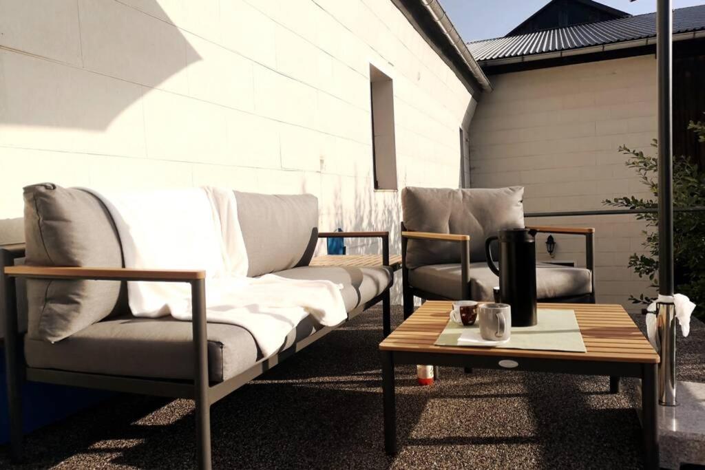 Ruhig Gelegene, Top Moderne Ferienwohnung - Hot Tub Und Sauna Gegen Aufpreis Neuhaus an Der Eger Экстерьер фото